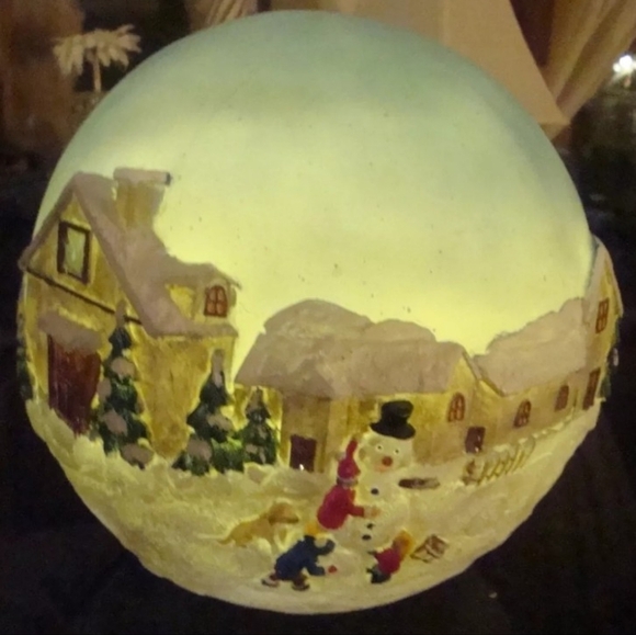 9" Hand Painted Winter Christmas Village Scene Lighted Display Globe - Picture 6 of 6
